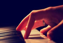 保龄球世界杯 新加坡选手吴加利和陈诗静摘单人赛铜牌.